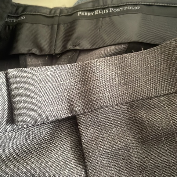 Mens Perry Ellis grey pinstriped dress pants flat front no cuff - Picture 3 of 6
